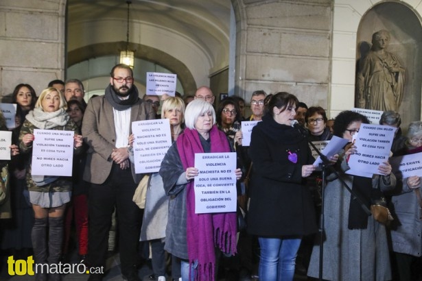 Concentració per denunciar la violació d'una dona mataronina