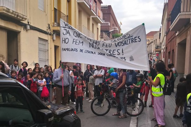 Protesta de les famílies del Coromines